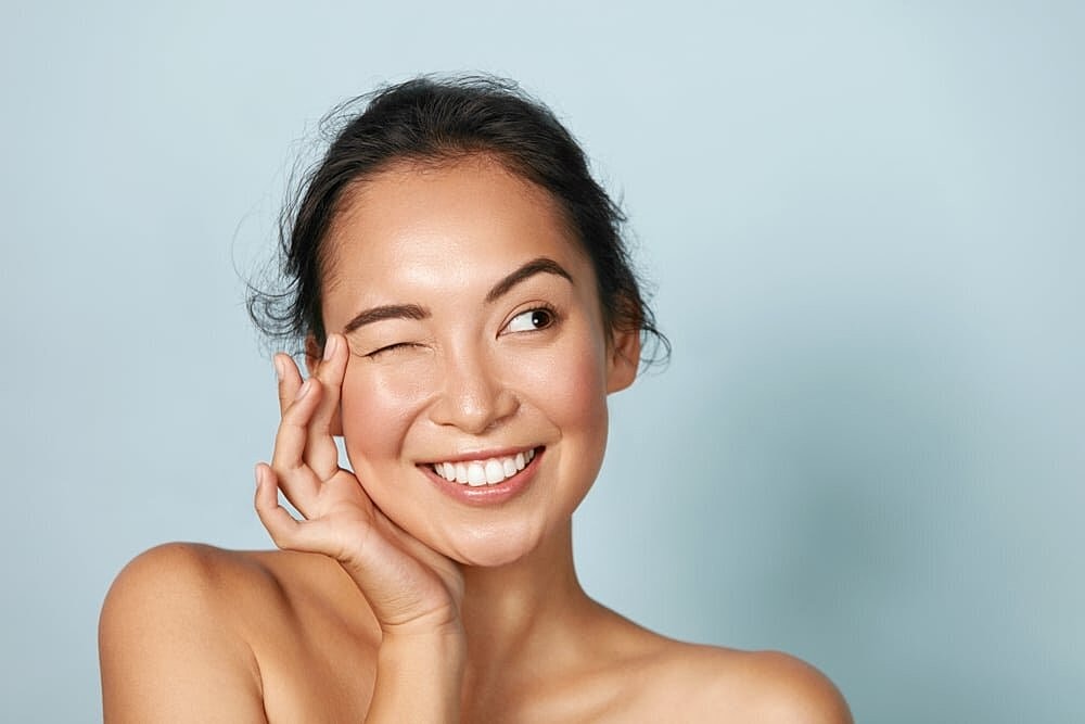 Eyelid Surgery vs. Non-Surgical Treatments: Which Is Right for You?